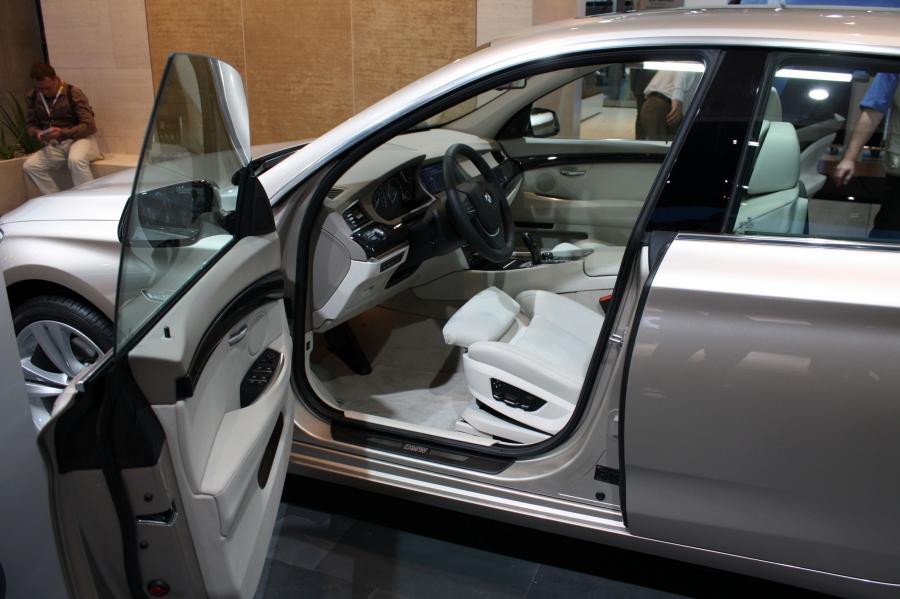  BMW 5-Series GT 2010 года  (фото 79 из 133)